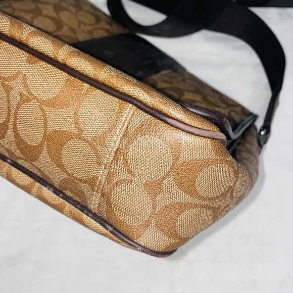 COACH - Business Heritage Stripe Map Pvc Leather F71102  / Khaki Signature Line - Picture 5 of 10